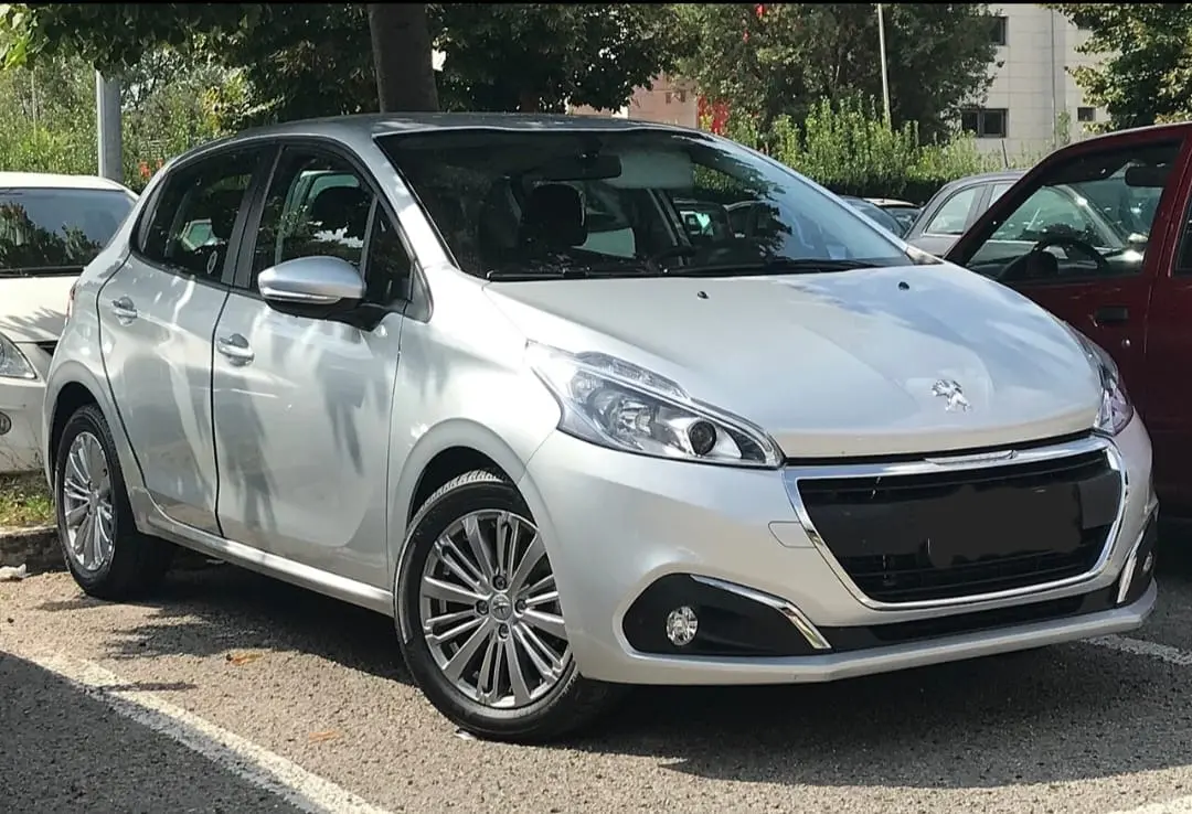 Peugeot 208 - 2015